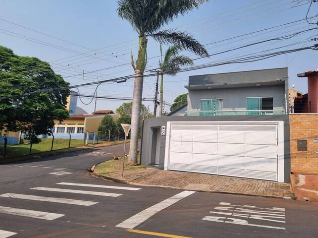Sobrado para Venda em Arapongas - 4